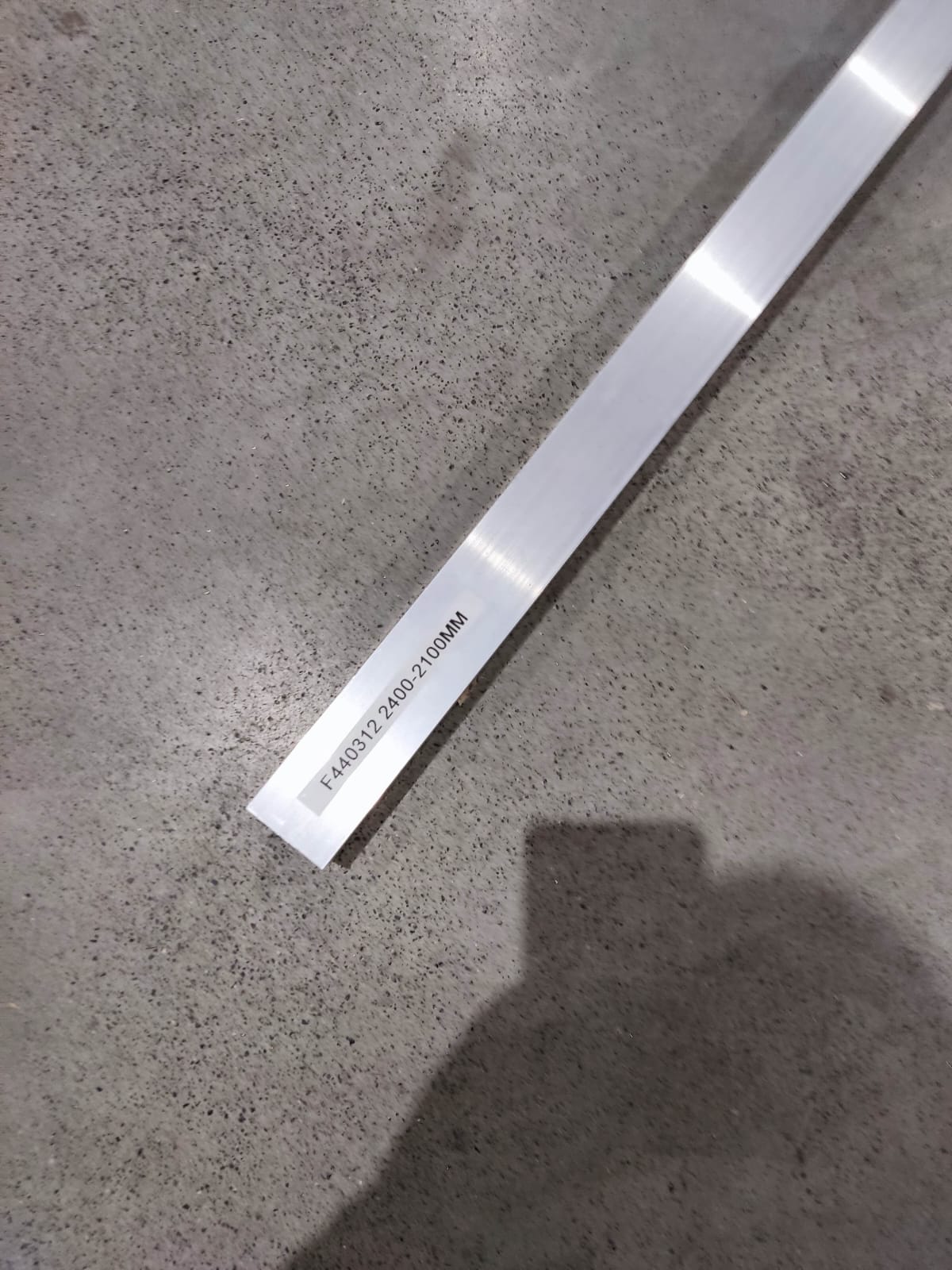 Konstrukcje - Szyna montażowa - F806 - 40x40 - 2400mm - OUTLET